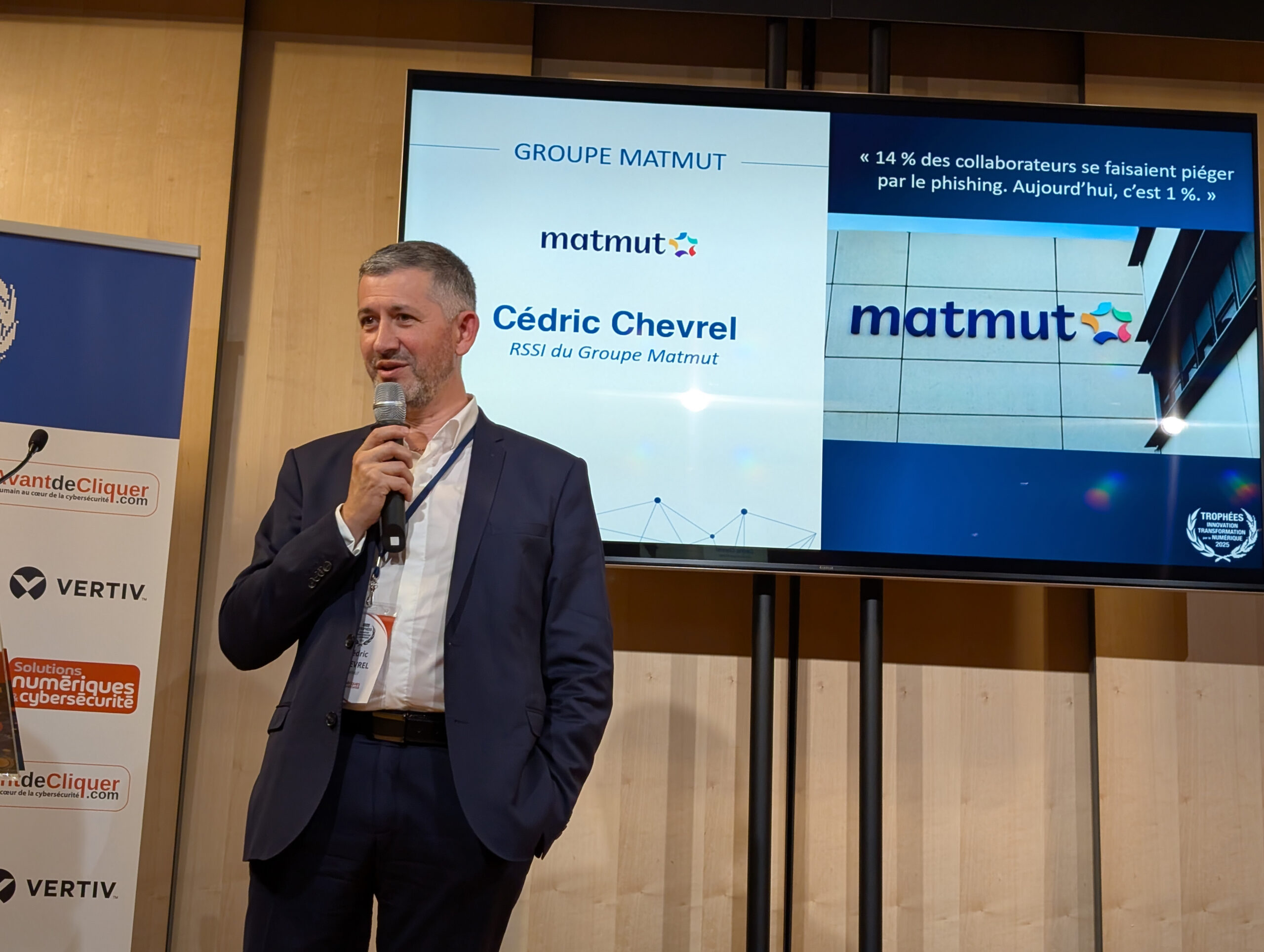 Cédric Chevrel reçoit un trophée pour la transformation numérique du groupe MATMUT