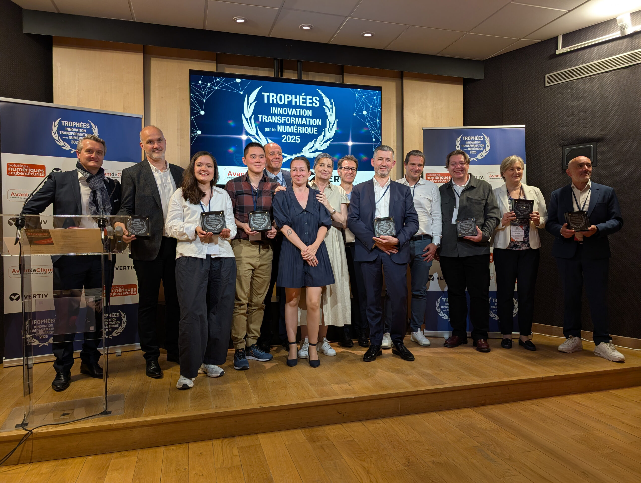 Photo de groupe des lauréats aux Trophées Transformation Numérique 2025