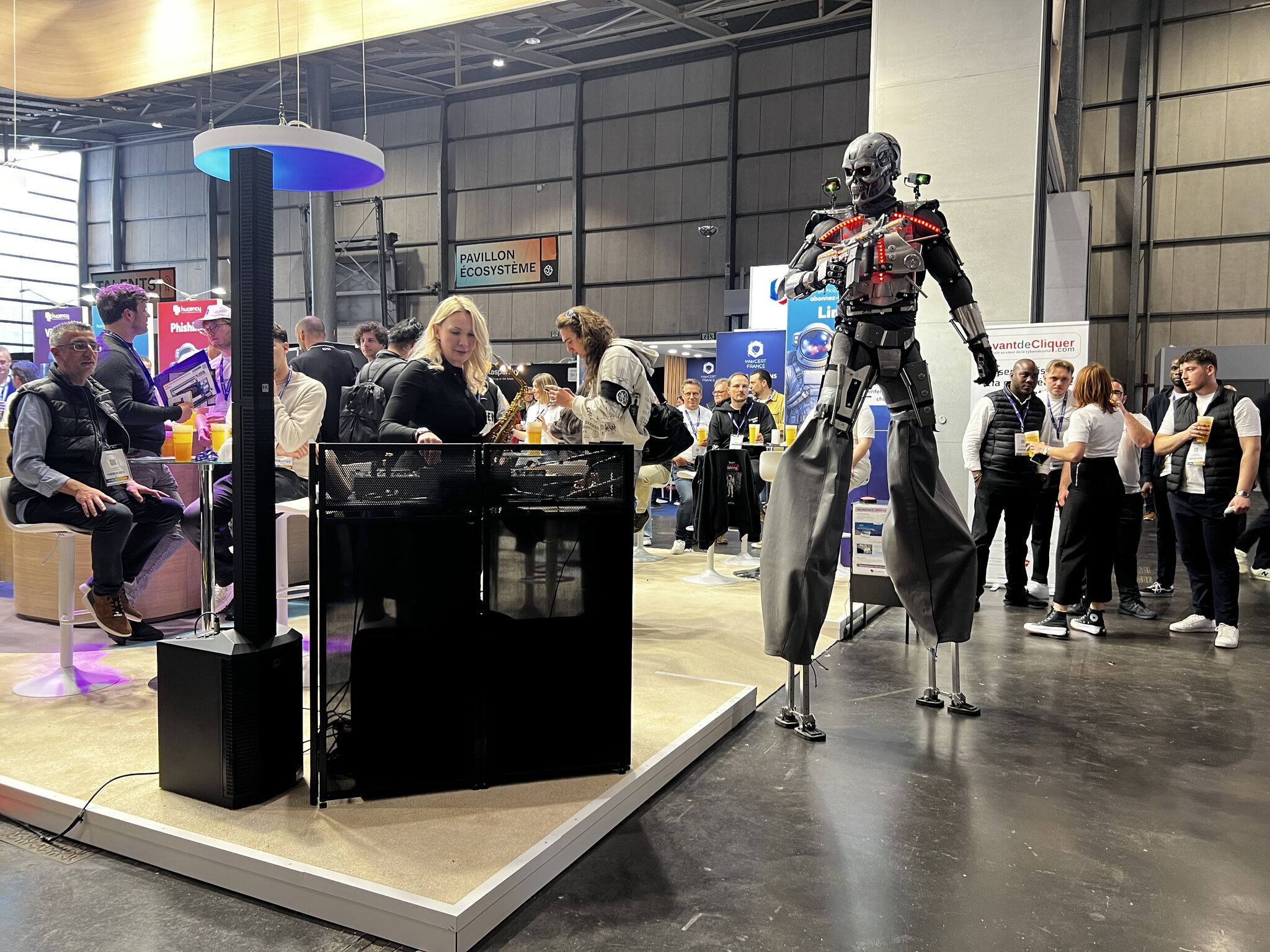 Grosse ambiance et une belle harmonie entre Mili Sax et Emmanuel Devienne